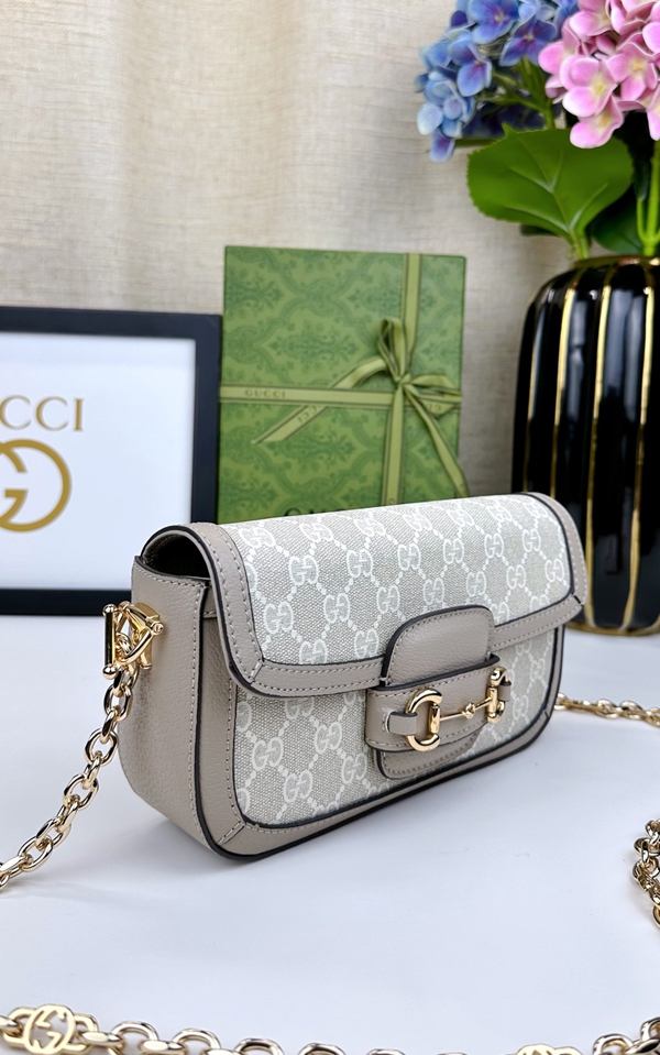 激安グッチバッグコピー背面デザイン